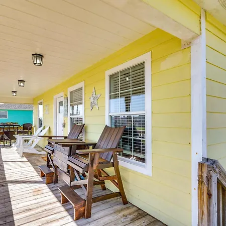 Surfside Beach Retreat With Balcony - Walk To Beach!